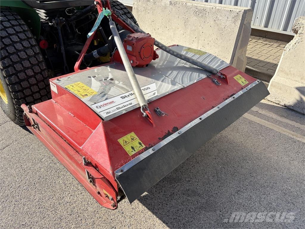 Trimax Striker 150 Monterade och påhängda gräsklippare