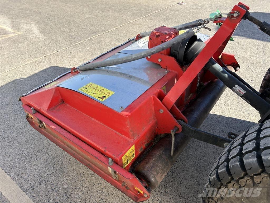 Trimax Striker 150 Monterade och påhängda gräsklippare