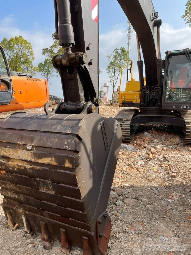 Volvo 220D Bandgrävare