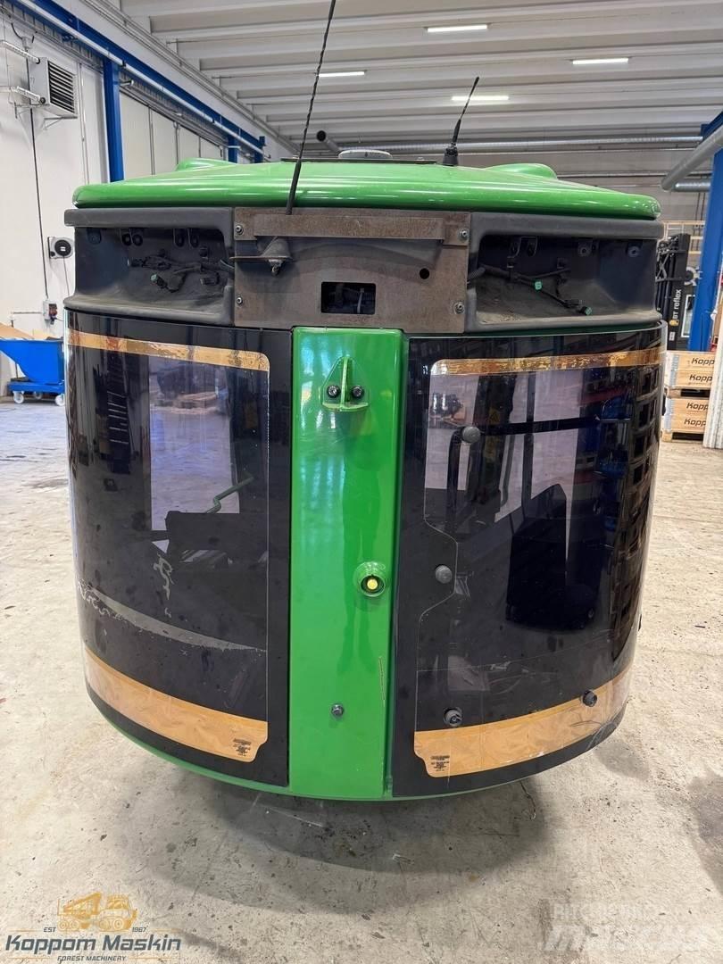 John Deere 1270E Hytter och interiör