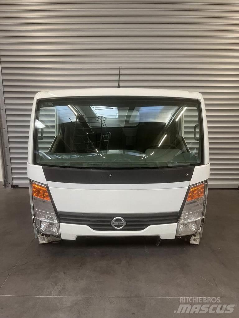 Nissan NT400 Hytter och interiör
