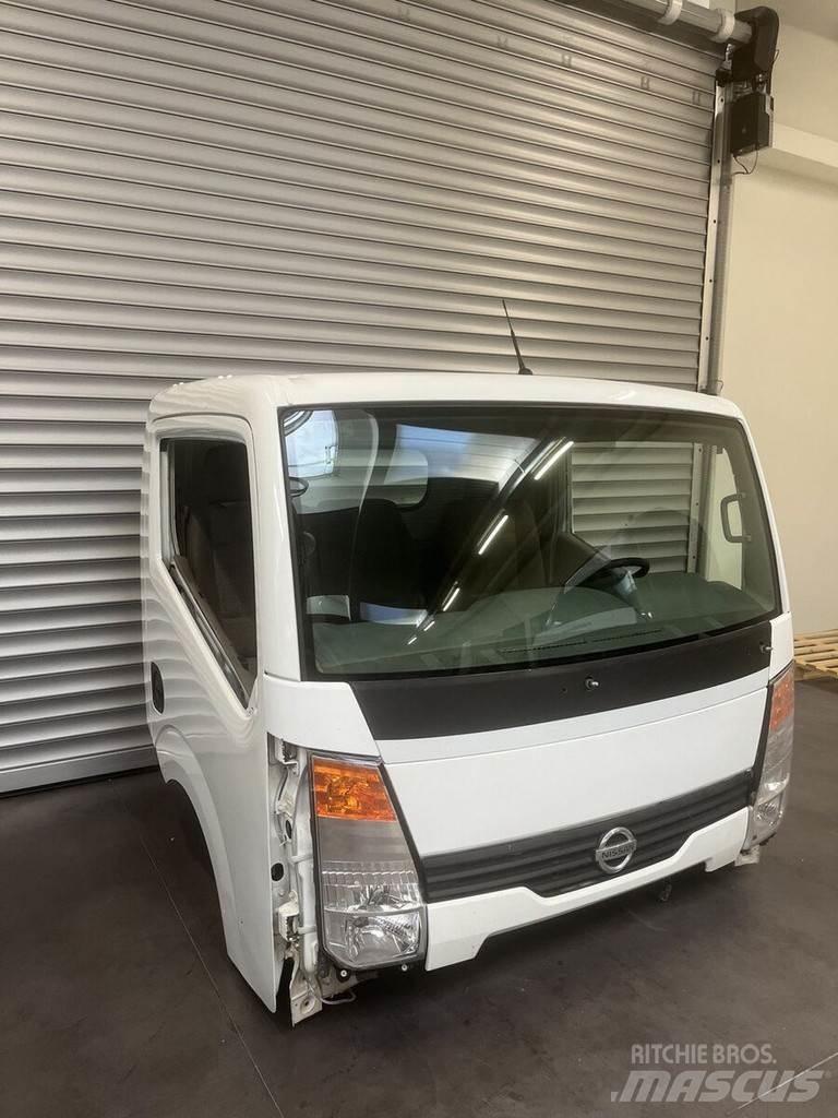 Nissan NT400 Hytter och interiör