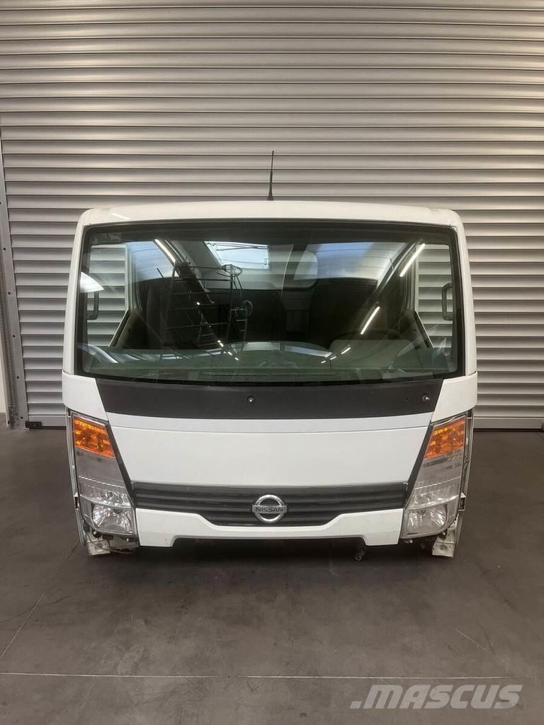 Nissan NT400 Hytter och interiör
