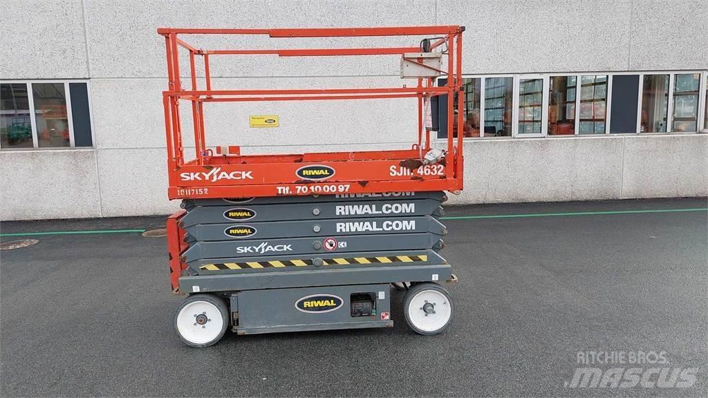 SkyJack SJIII4632 Saxliftar