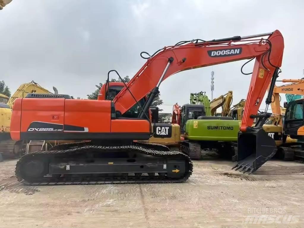Doosan DX 225 LC-9C Bandgrävare