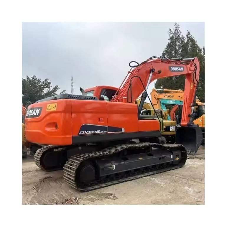 Doosan DX 225 LC-9C Bandgrävare