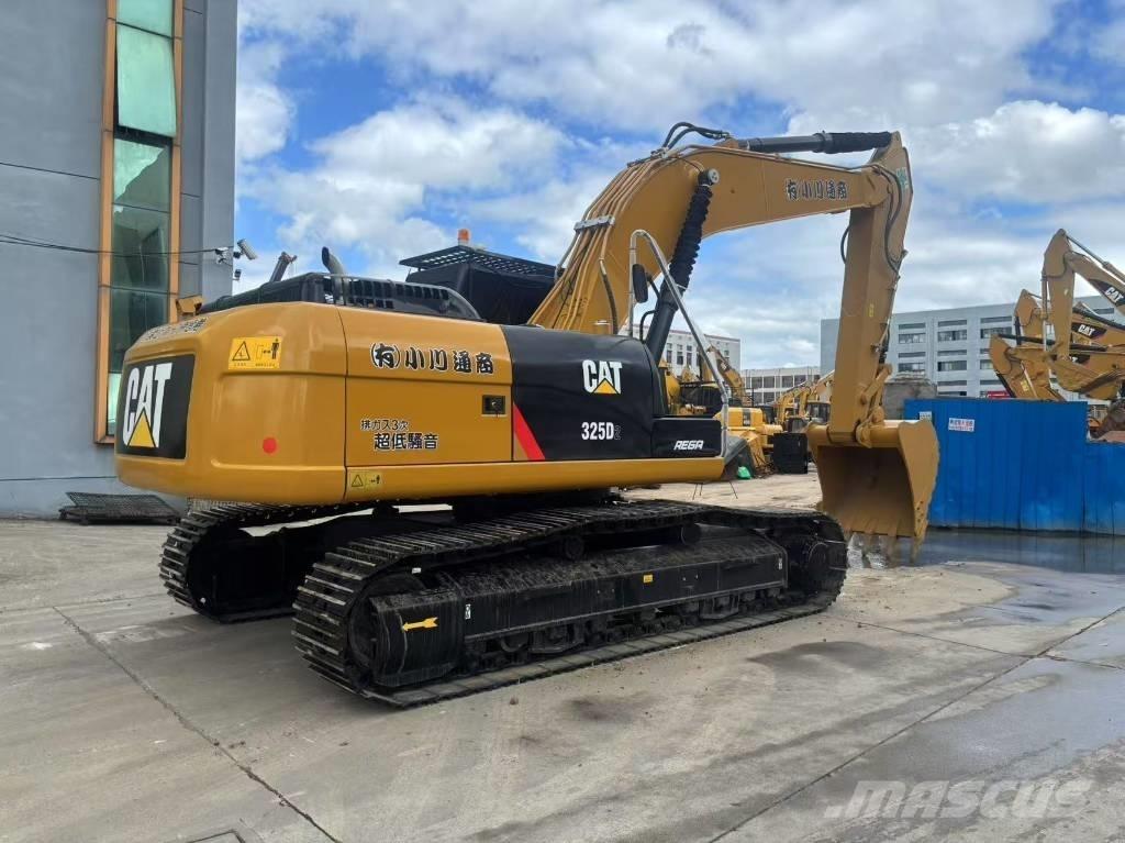 CAT 325 D Bandgrävare