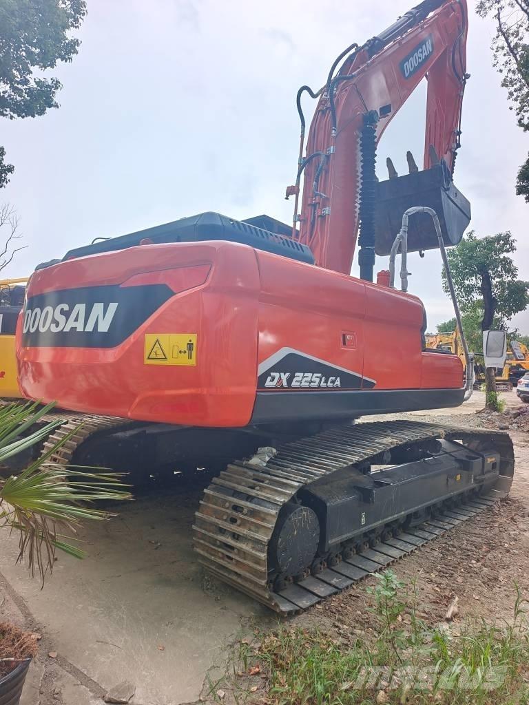 Doosan DX 225LC-9C Bandgrävare
