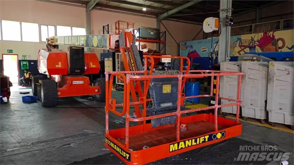 JLG 800AJ Bomliftar