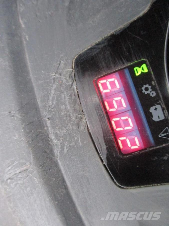 BT LPE200 Låglyftare med plattform