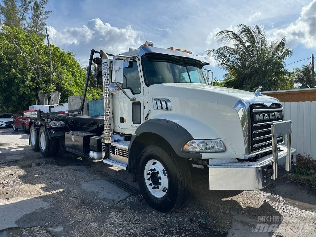 Mack GU813 Lastväxlare med kabellift