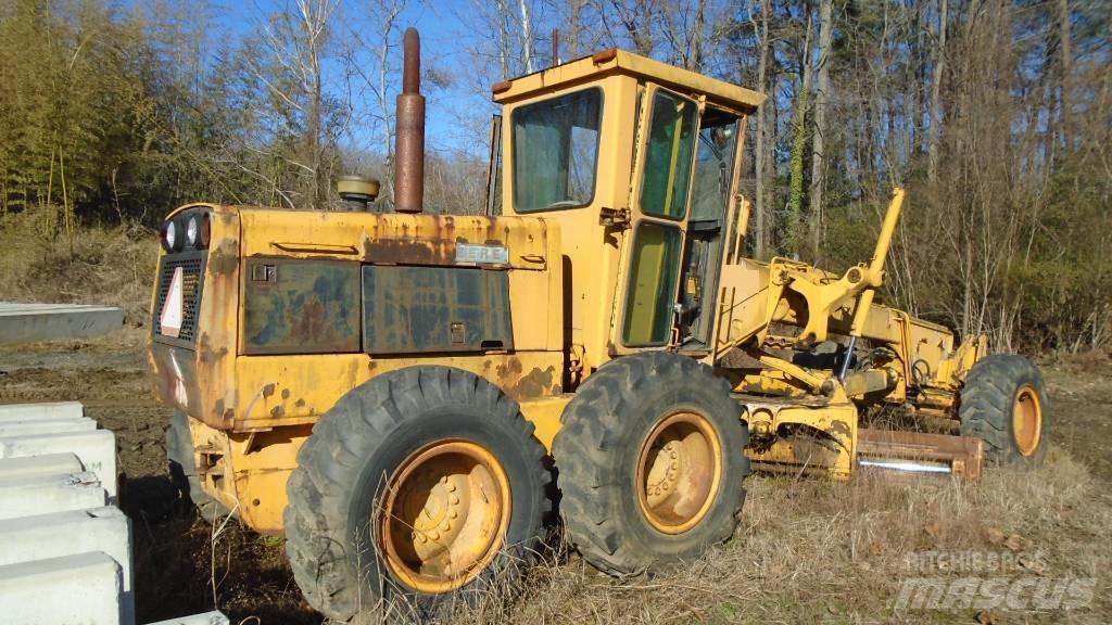 John Deere 672 A Väghyvlar