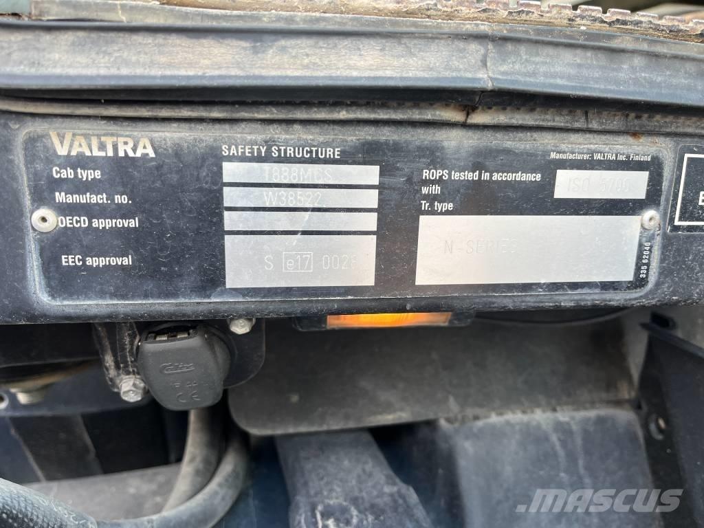 Valtra N 141 Traktorer