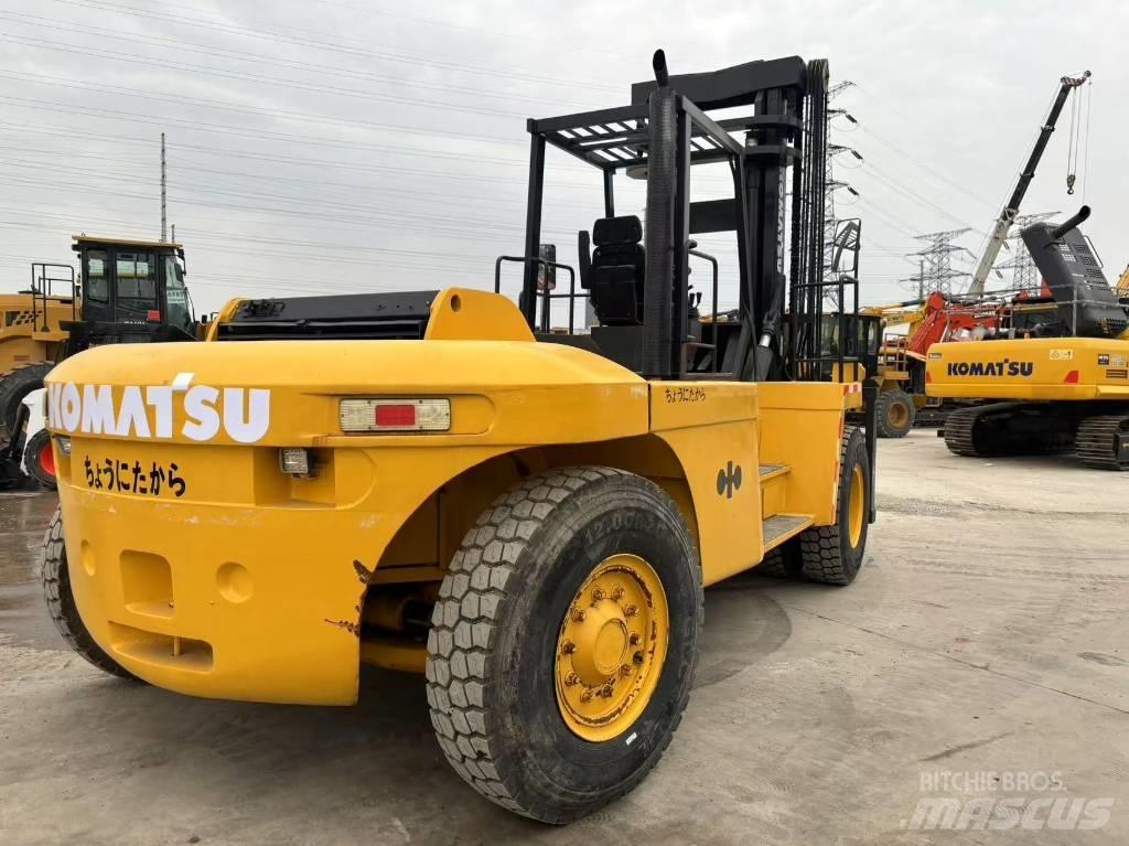 Komatsu FD200 Teleskoplastare