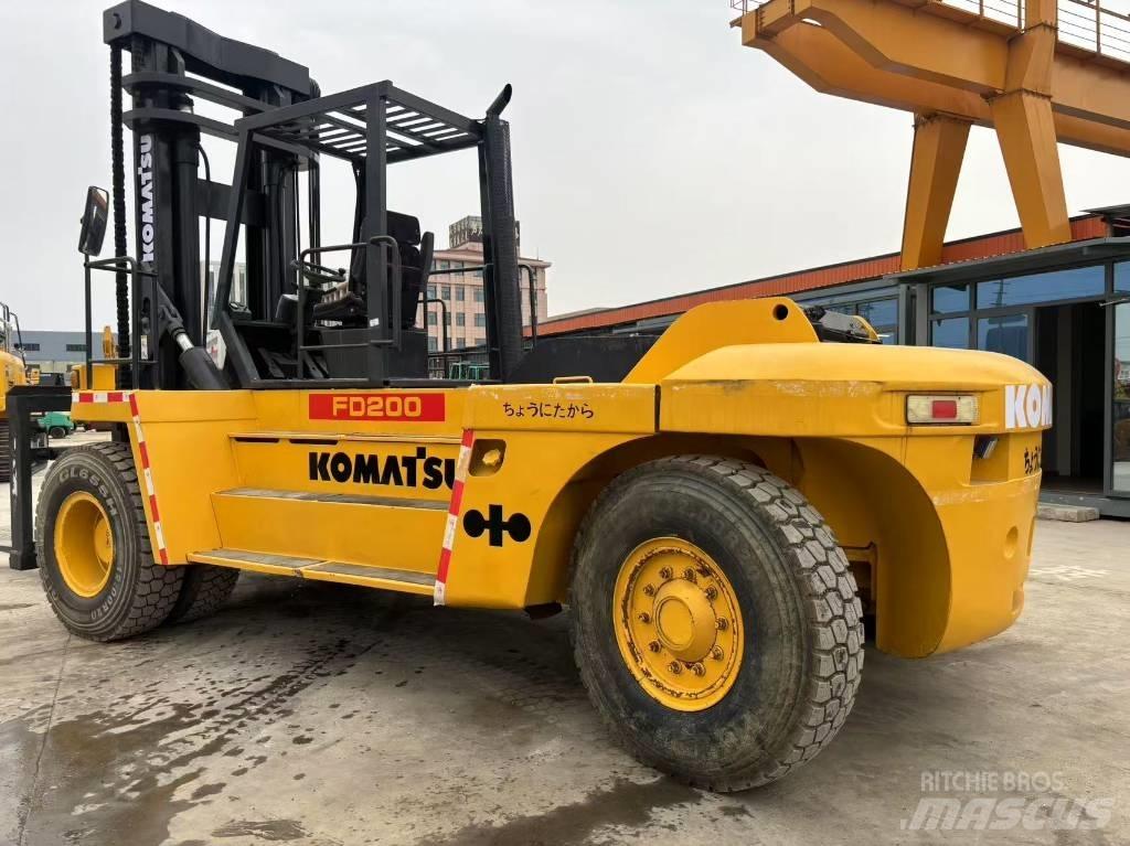 Komatsu FD200 Teleskoplastare