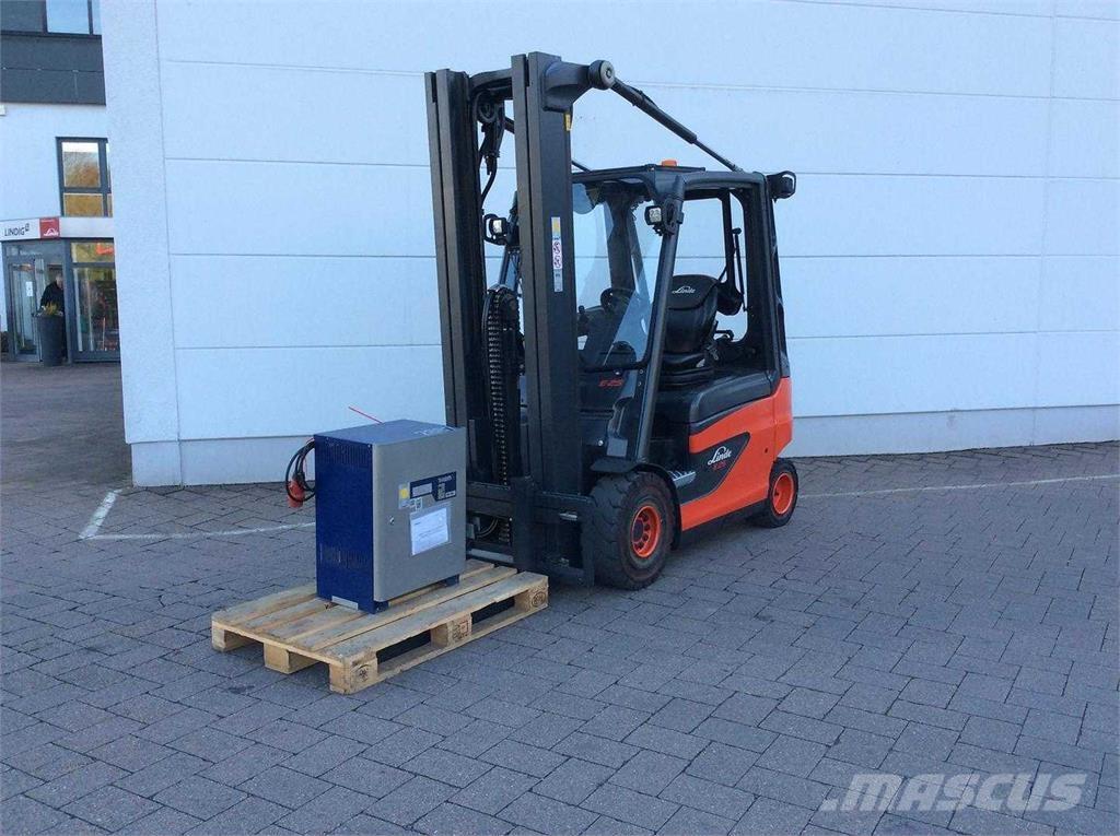 Linde E25 Elmotviktstruckar