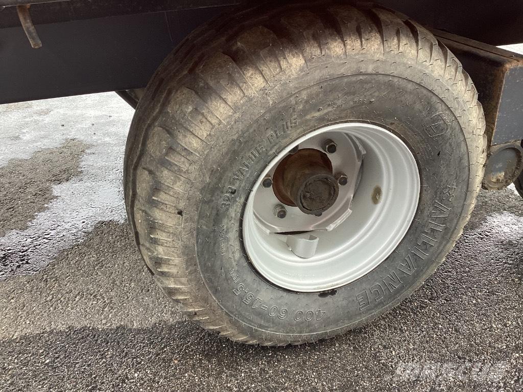 Tuhti M 120 Spannmålsvagnar