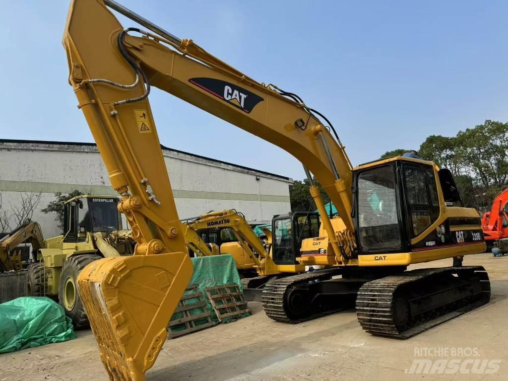 CAT 320 B L Bandgrävare