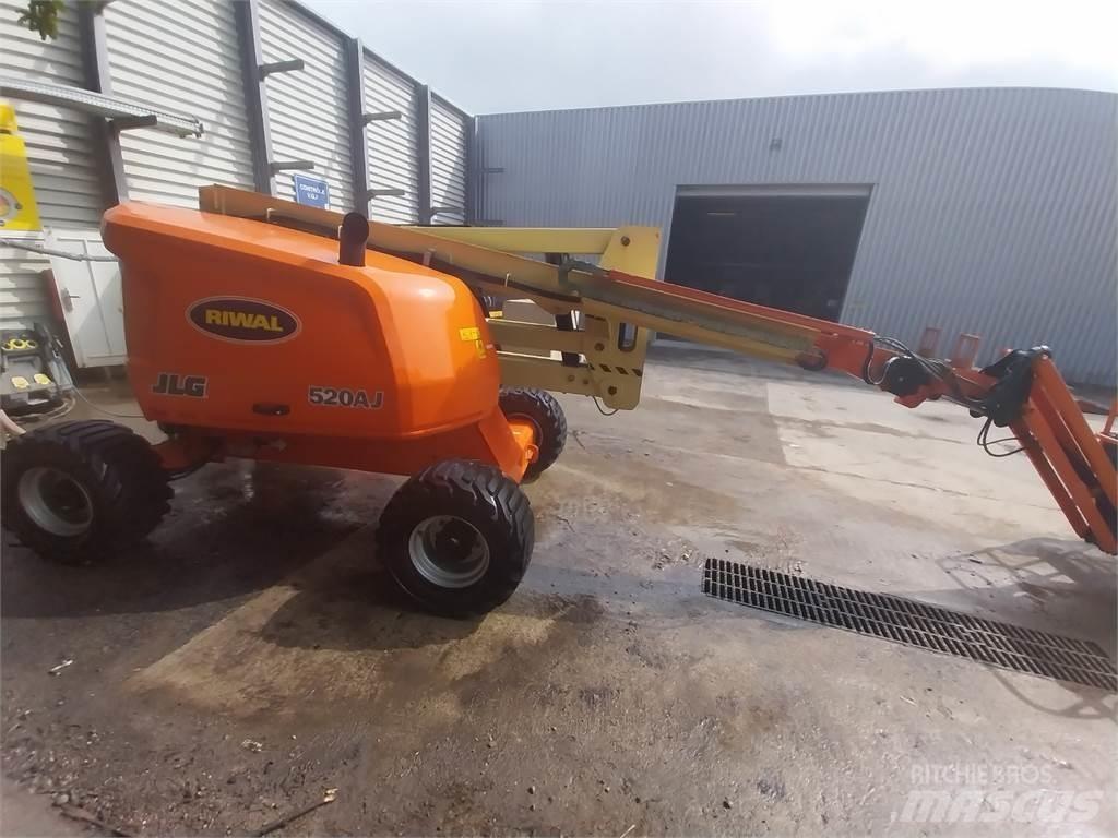 JLG 520AJ Bomliftar