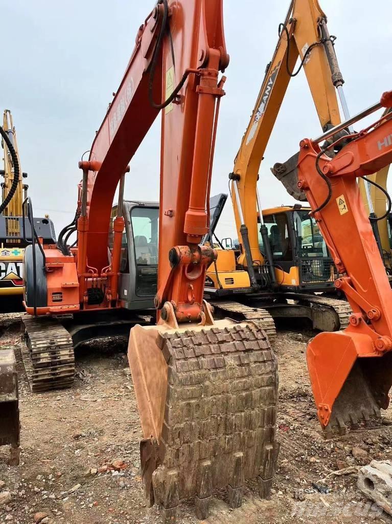 Hitachi ZX 135 US Bandgrävare