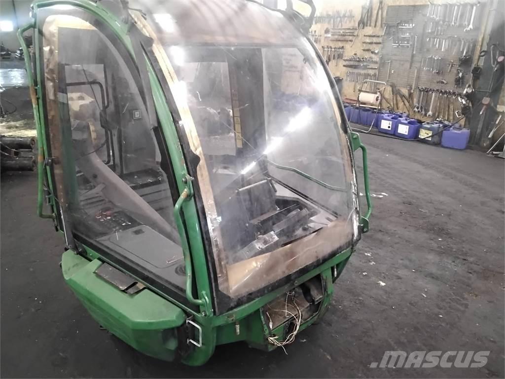 John Deere 1270E Hytter och interiör