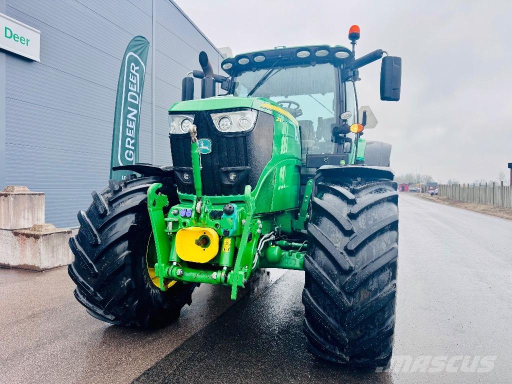 John Deere 6215 R Traktorer