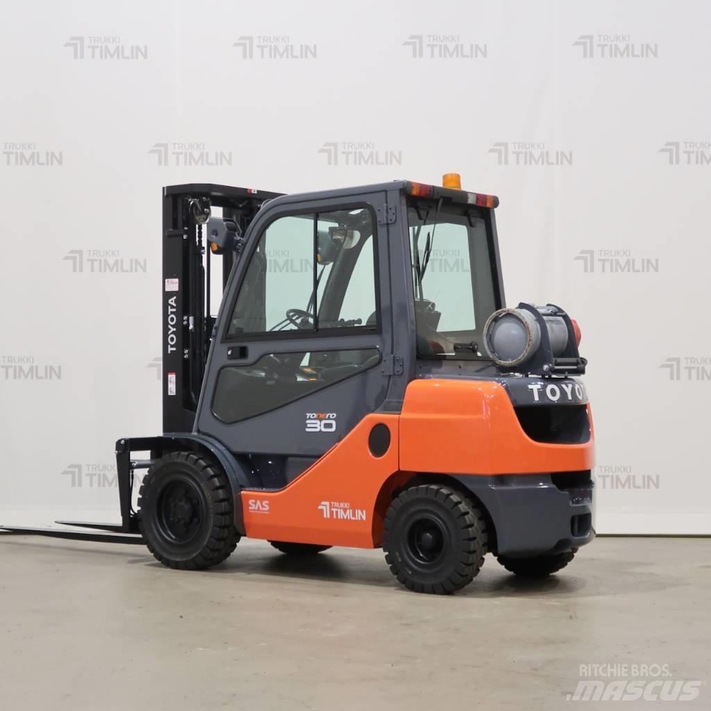 Toyota 02-8FGF30 Gasolmotviktstruckar