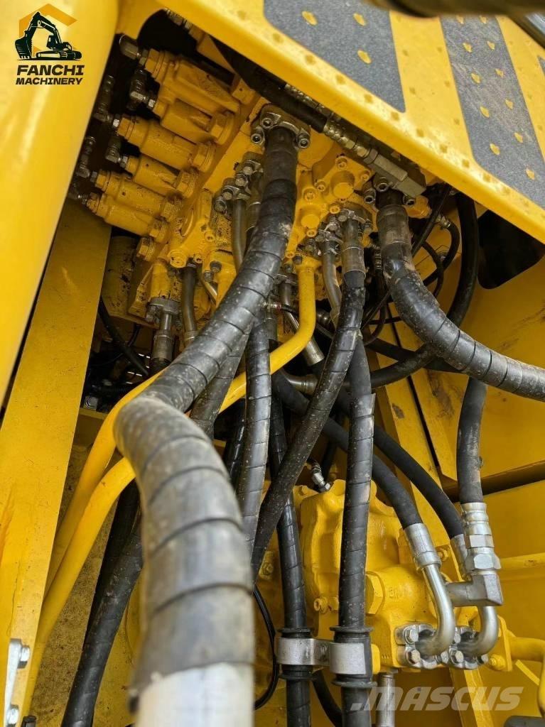 Komatsu PC 220 LC Bandgrävare