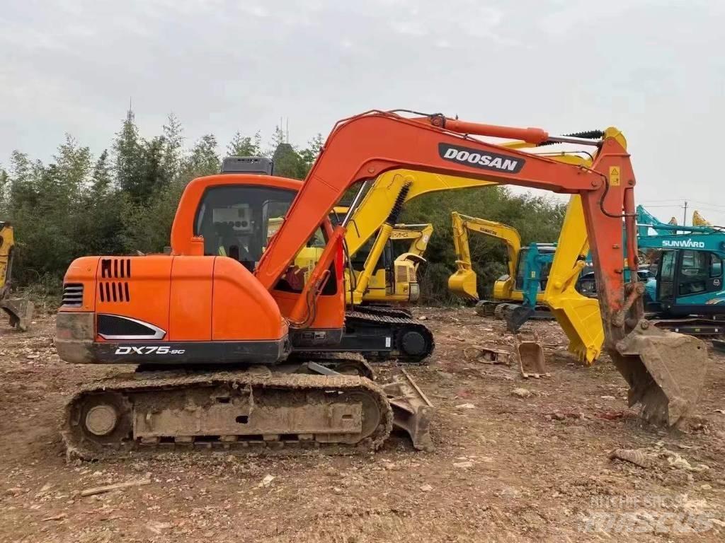 Doosan DX 75-9 C Bandgrävare