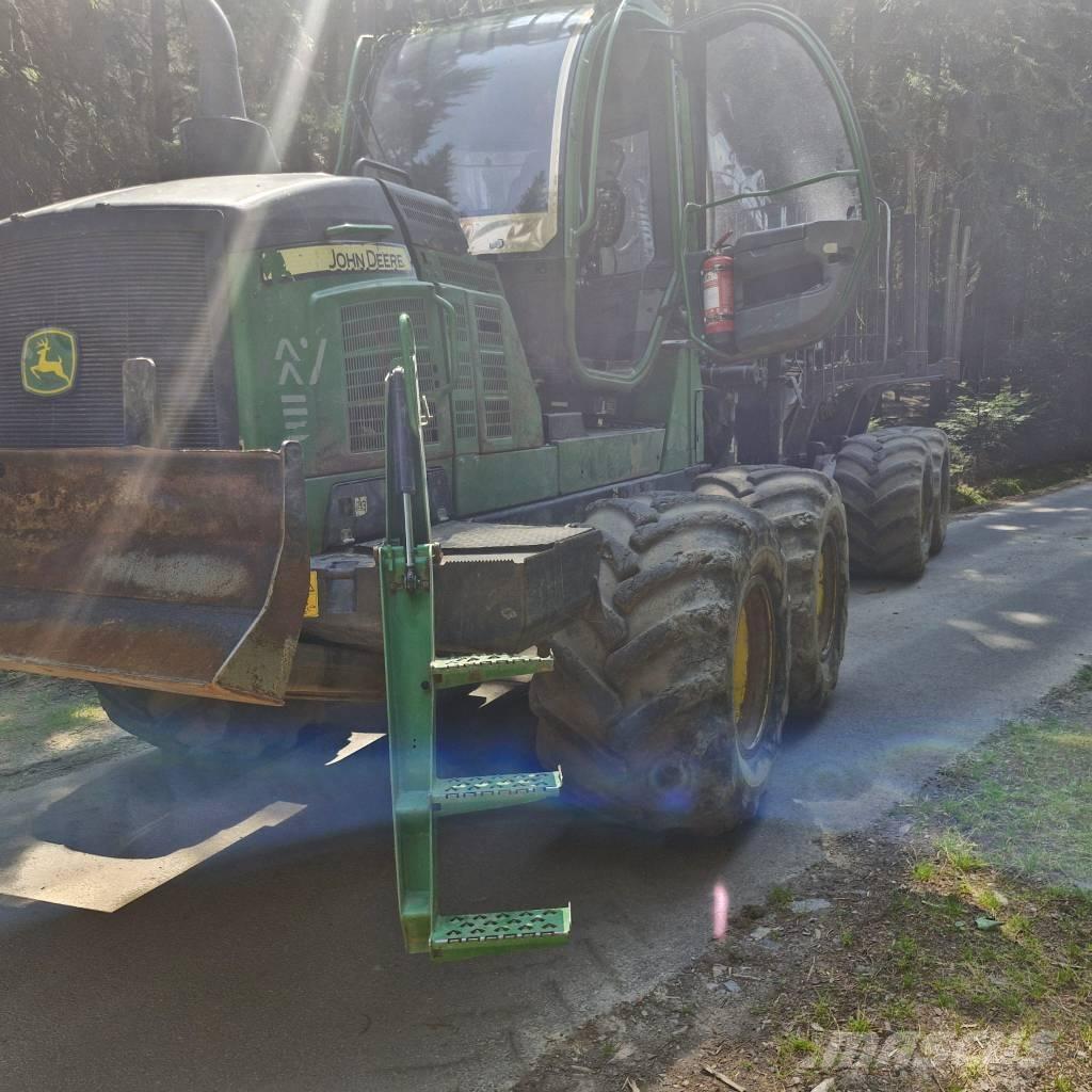 John Deere 1210 G Skotare