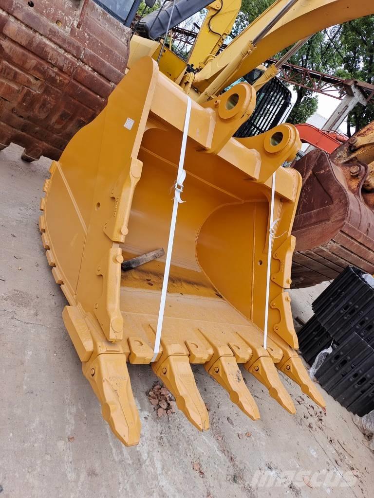 Komatsu PC 200-8 Bandgrävare