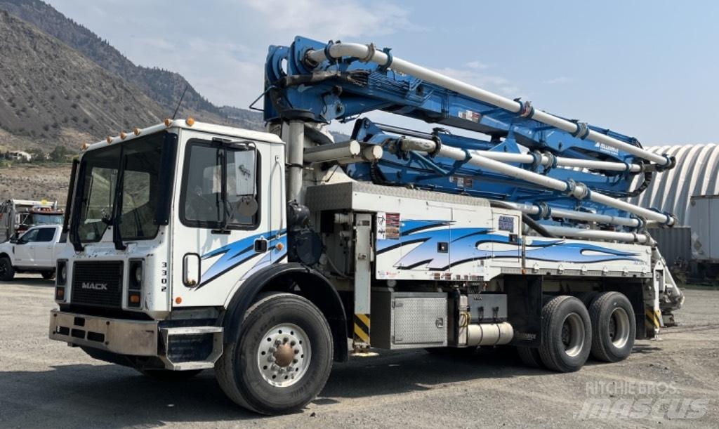 Alliance 33M Lastbilar med betongpump