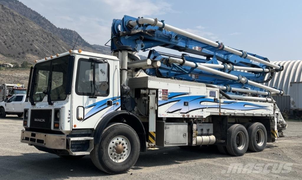 Alliance 33M (#1029) Lastbilar med betongpump