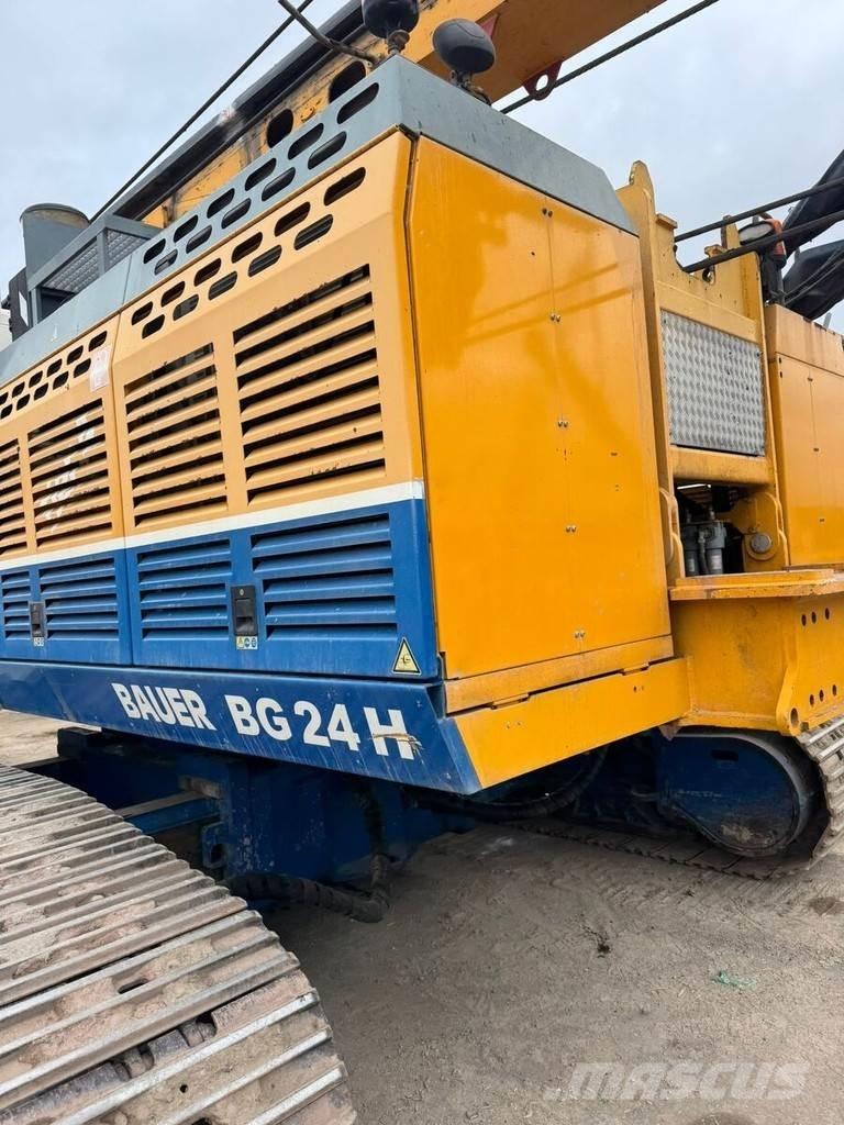 Bauer BG 24 H Tunga borr