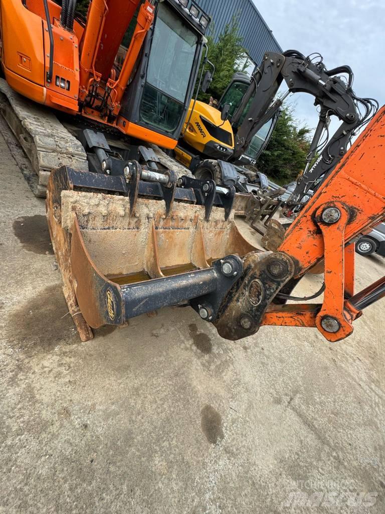 Doosan DX140 LC Bandgrävare