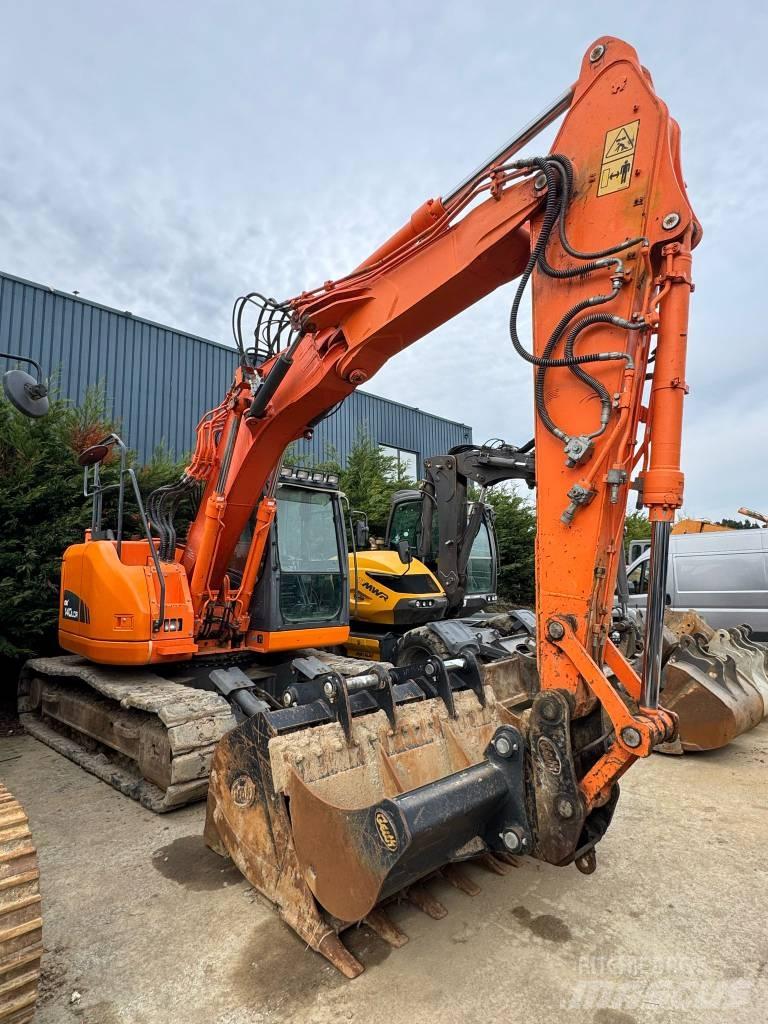 Doosan DX140 LC Bandgrävare
