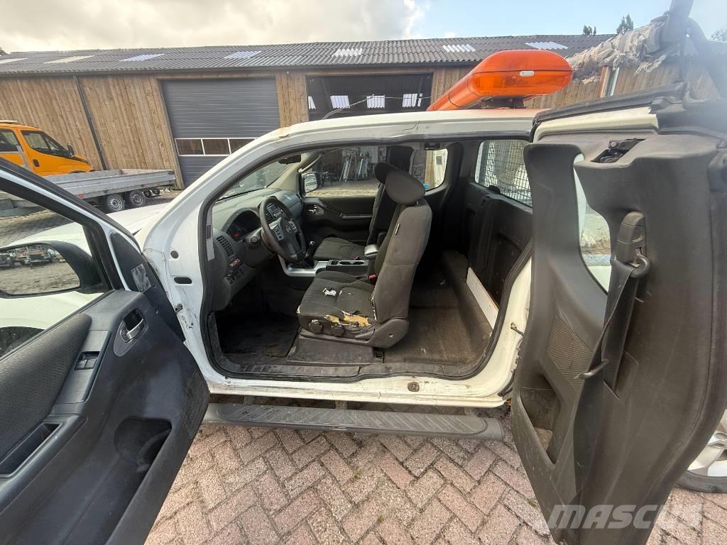 Nissan Navara Flakbilar/Pickuper