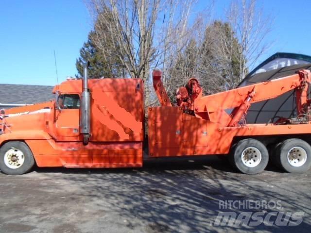 Freightliner FLD 120 Bärgningsbilar