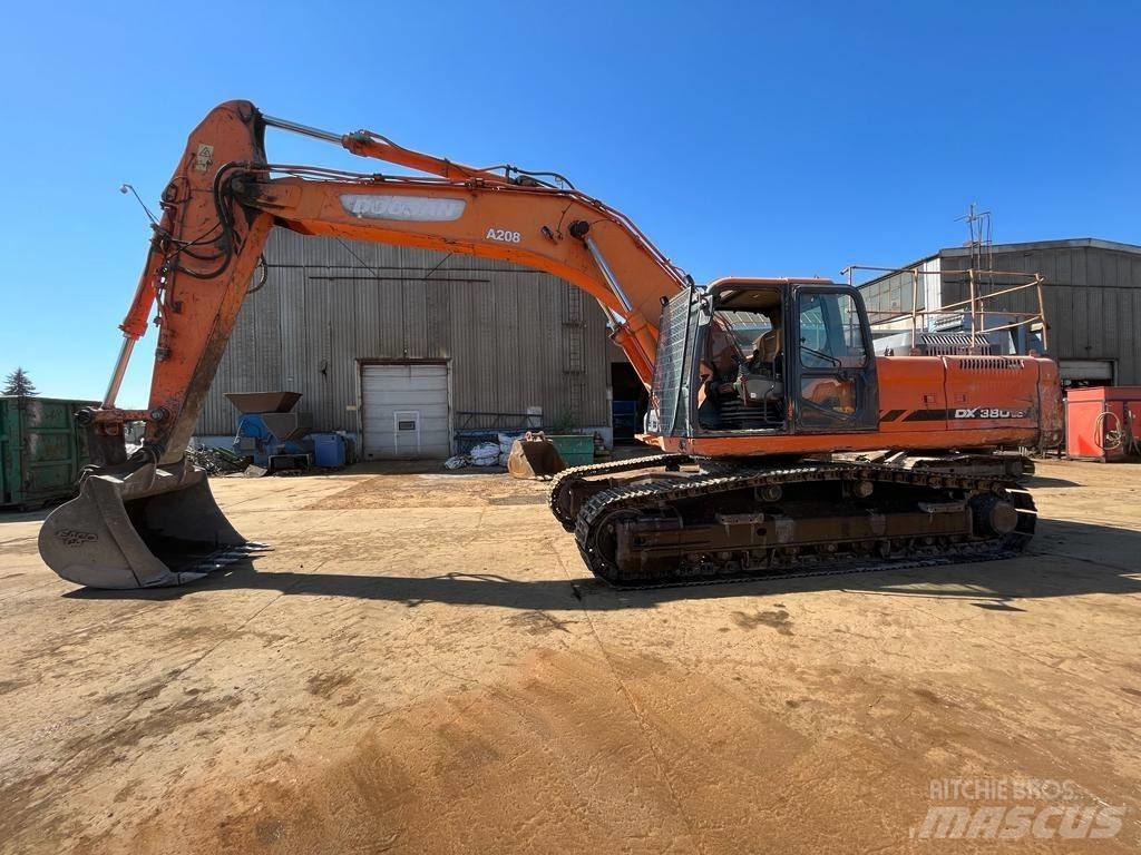 Doosan DX 380 LC Bandgrävare