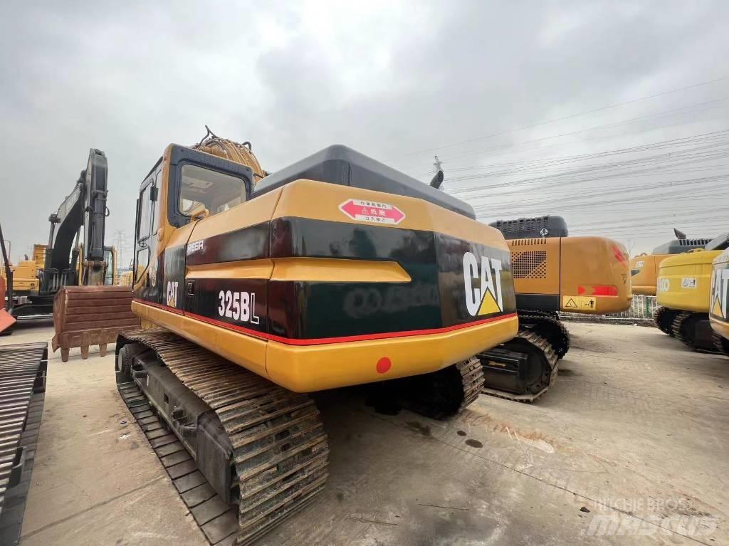 CAT 325 B L Bandgrävare