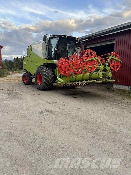 CLAAS Avero 240 Skördetröskor