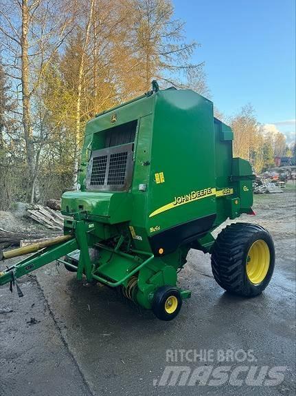 John Deere 582 Rundbalspressar