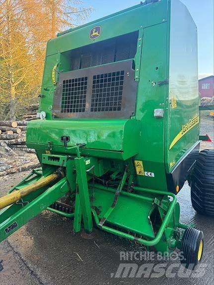 John Deere 582 Rundbalspressar