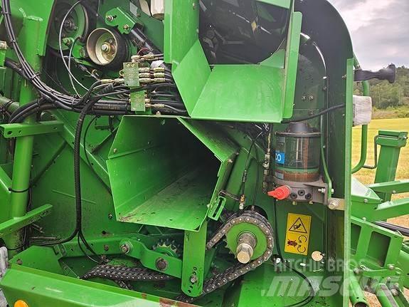 John Deere 744 Rundbalspressar