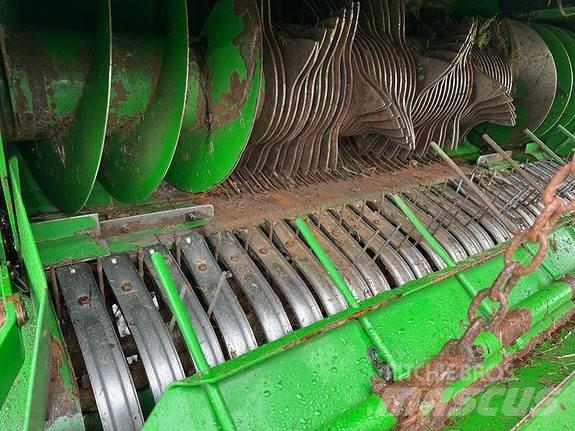 John Deere C440R Rundbalspressar
