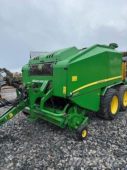 John Deere C440R Rundbalspressar