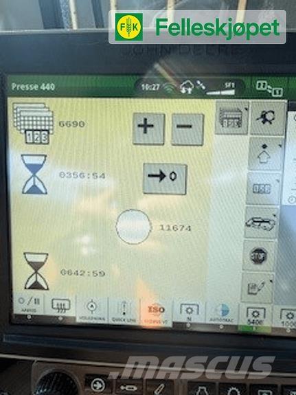 John Deere F440R Rundbalspressar