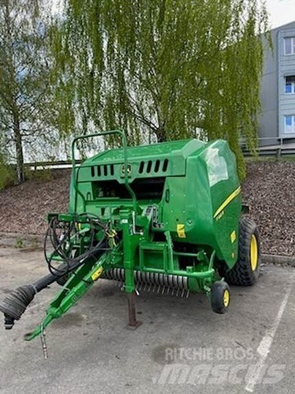John Deere F441 Rundbalspressar