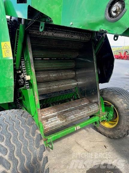 John Deere F441 Rundbalspressar