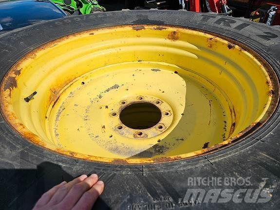 John Deere NOKIAN Traktorer